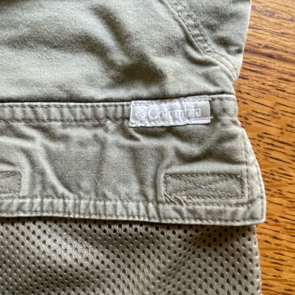 Columbia half moon bay olive/khakish shorts- size Small- - Picture 8 of 8